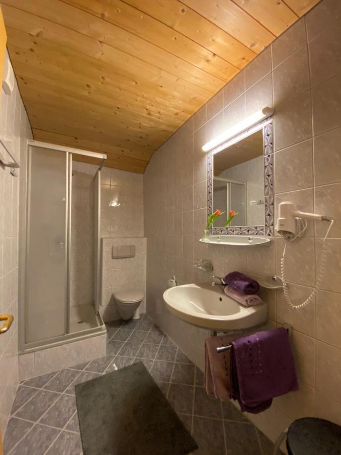 Aparts Handle Und Haus Bergblick Pfunds Exterior foto