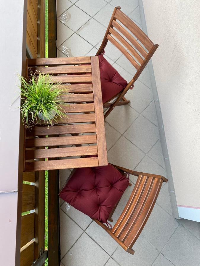 Aparts Handle Und Haus Bergblick Pfunds Exterior foto