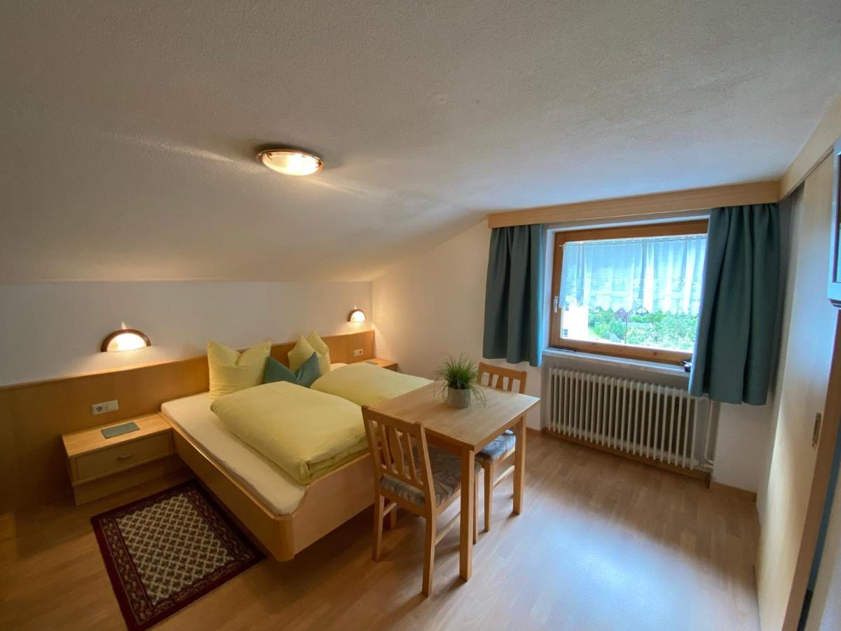 Aparts Handle Und Haus Bergblick Pfunds Exterior foto