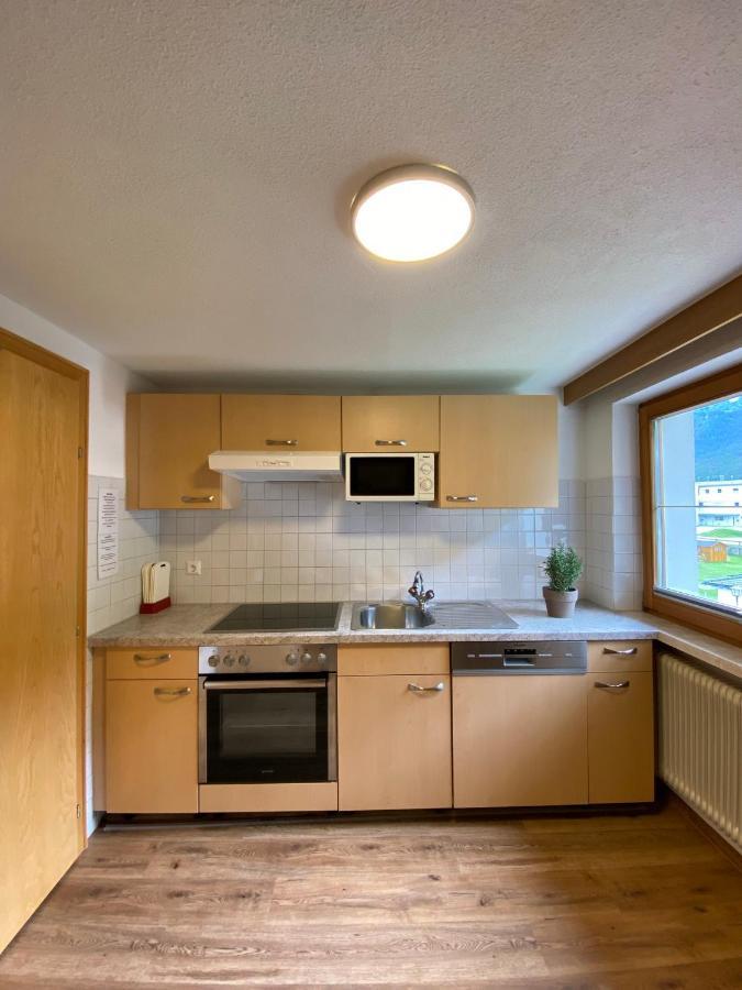 Aparts Handle Und Haus Bergblick Pfunds Exterior foto