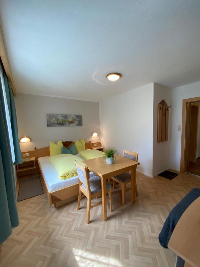 Aparts Handle Und Haus Bergblick Pfunds Exterior foto