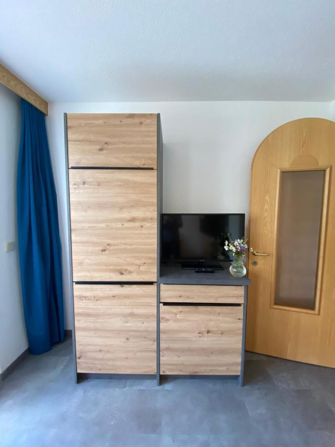 Aparts Handle Und Haus Bergblick Pfunds Exterior foto