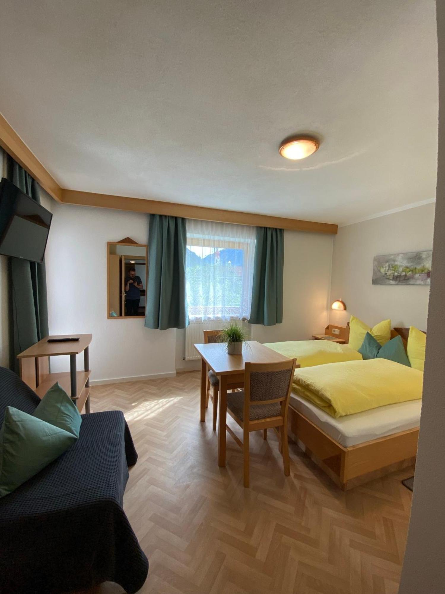 Aparts Handle Und Haus Bergblick Pfunds Exterior foto