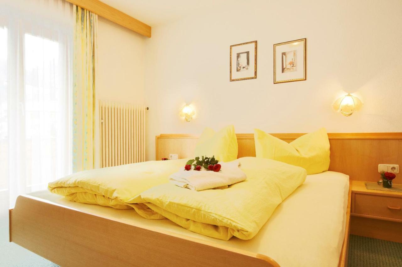 Aparts Handle Und Haus Bergblick Pfunds Exterior foto